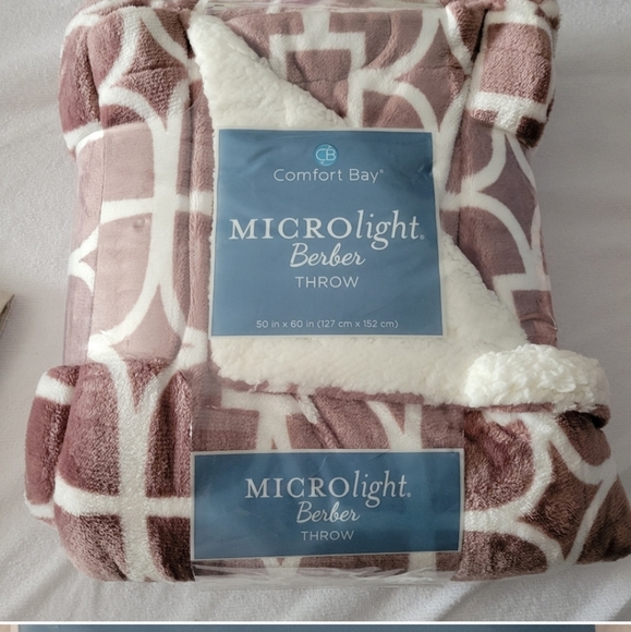 Comfort Bay Other - Comfort Bay Microlight Berber  Soft Throw Blanket